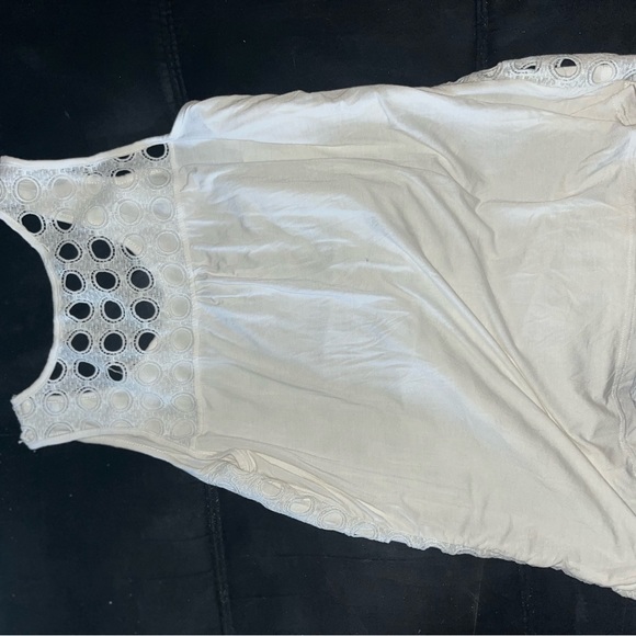 White patterned blouse - Picture 3 of 3